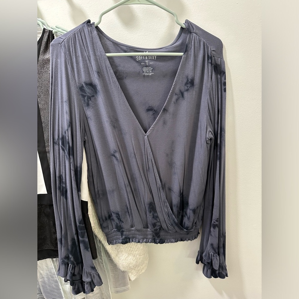American Eagle AE Soft & Sexy Tie Dye Balloon Sleeve Crop Top Medium M